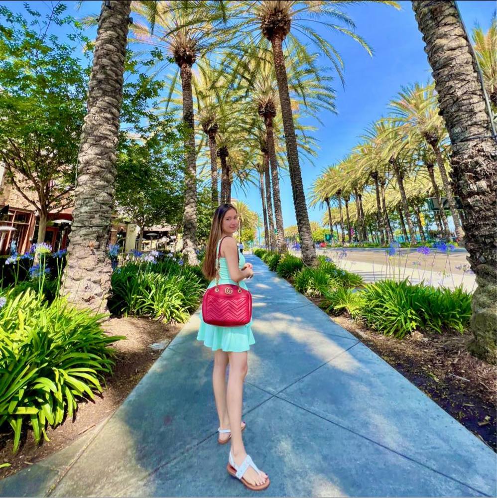 Meet your Posher, Clau